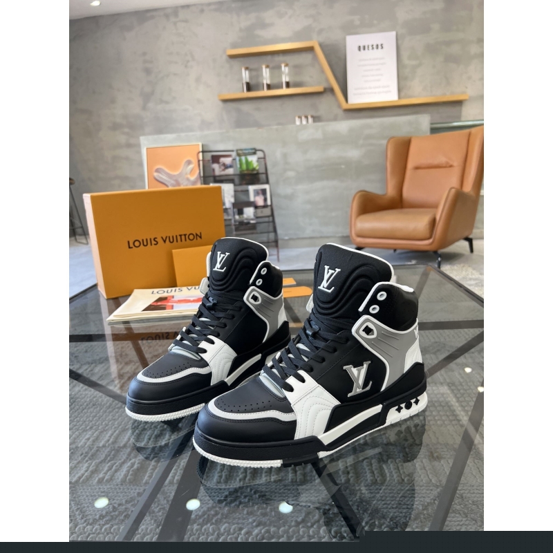 l**is V*t*n sneakers